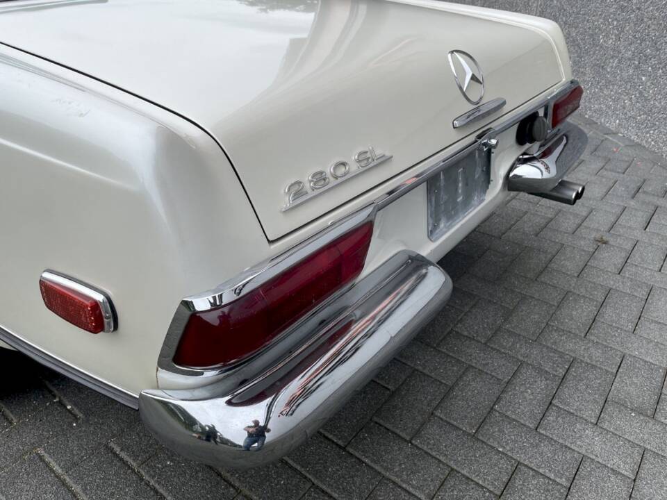 Image 32/35 of Mercedes-Benz 280 SL (1967)