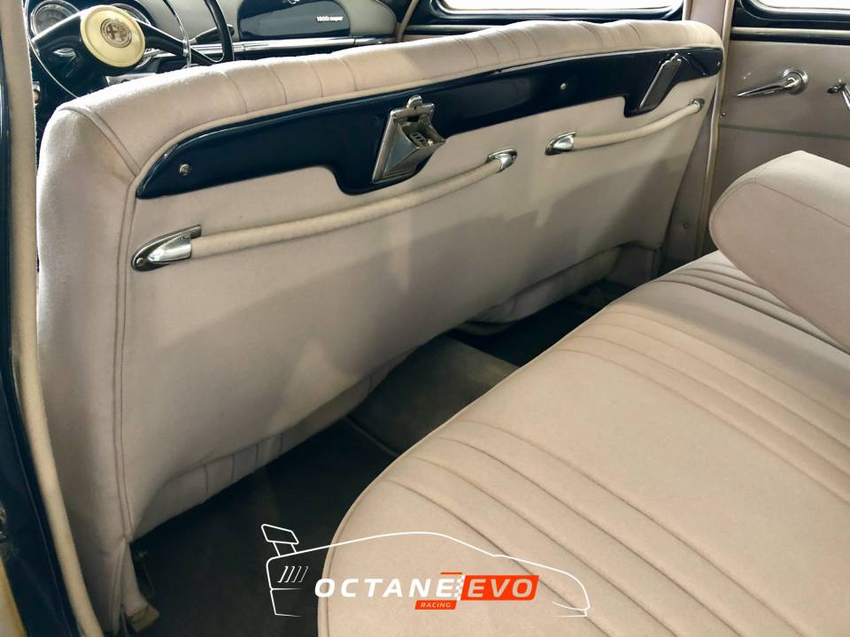 Image 15/26 of Alfa Romeo 1900 Super Berlina (1955)