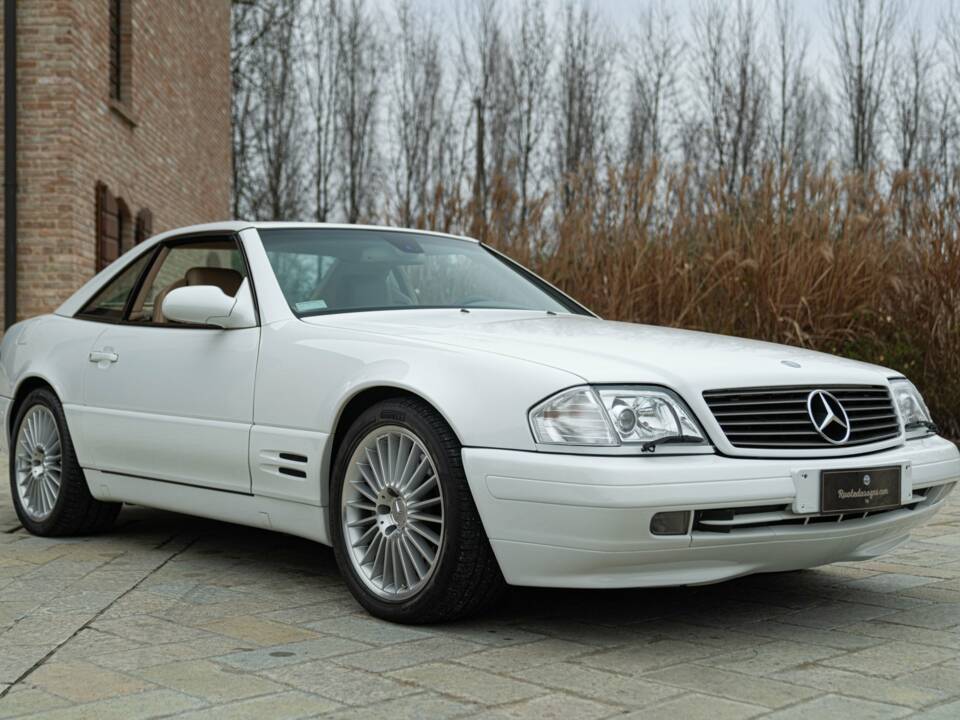 Image 2/50 of Mercedes-Benz SL 500 (1999)