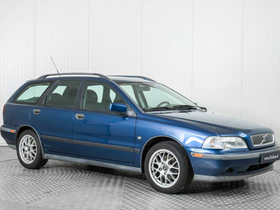 Image 5/29 of Volvo V40 2.0 16V (1999)