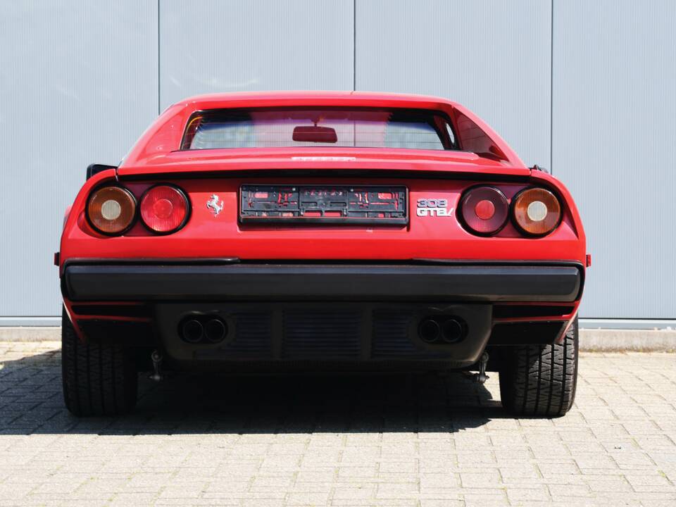 Image 33/61 of Ferrari 308 GTBi (1982)