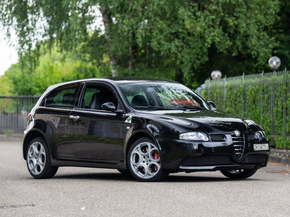 Imagen 26/45 de Alfa Romeo 147 3.2 GTA (2003)