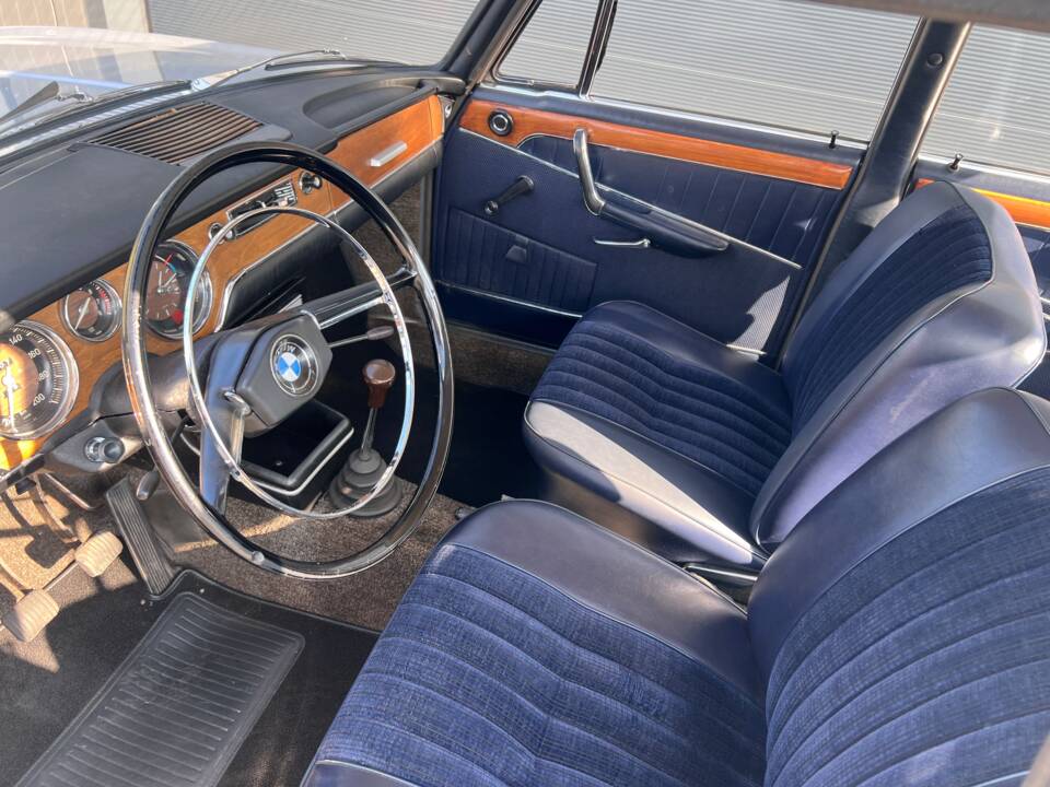 Image 26/30 of BMW 2000 tilux (1968)