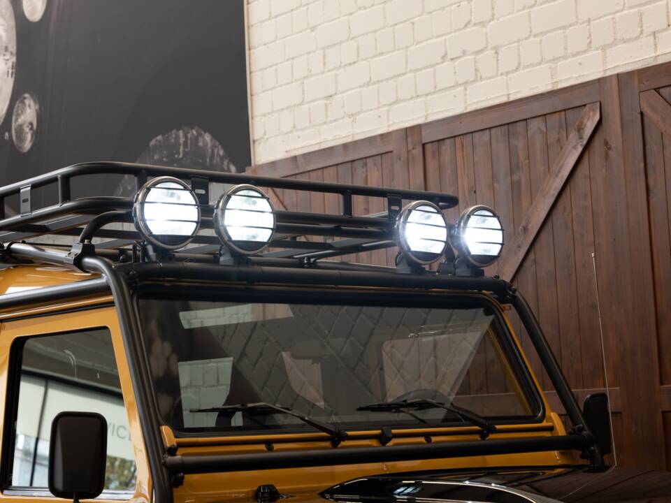 Image 37/47 of Land Rover Defender 90 Works V8 (2013)