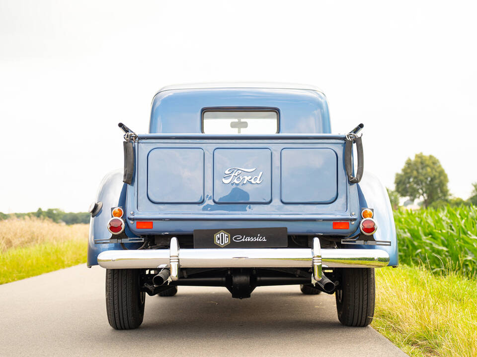 Image 16/83 of Ford V8 Model 46 Pick Up (1940)