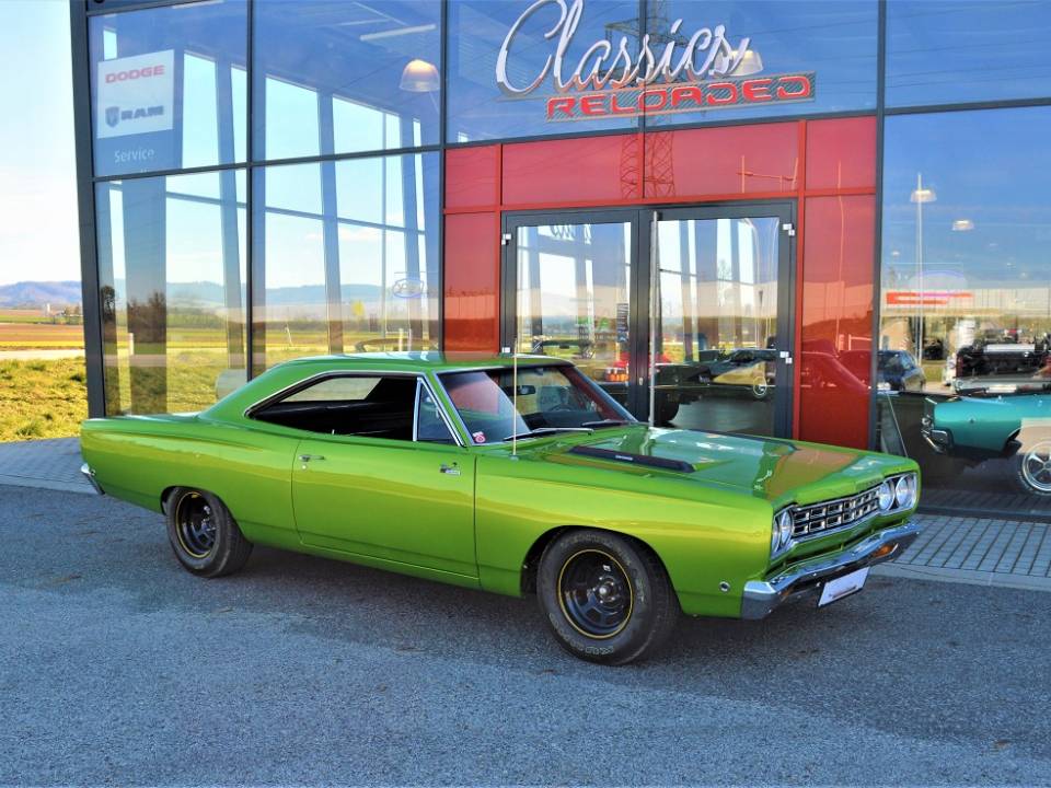 Image 41/43 of Plymouth Road Runner Hardtop Coupe (1968)