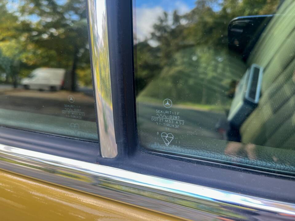 Image 55/139 of Mercedes-Benz 240 D (1978)