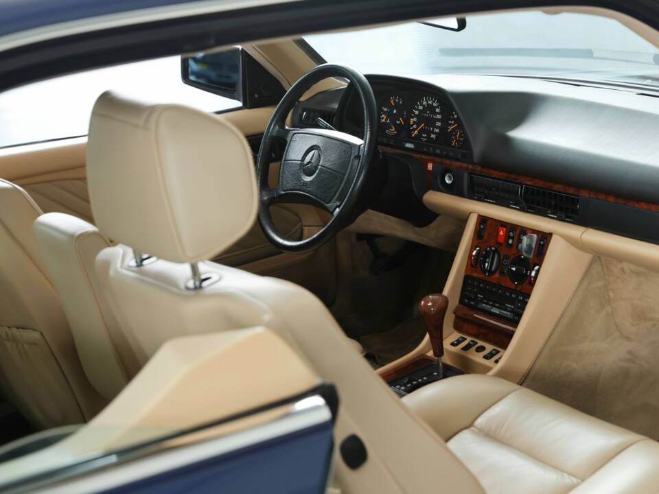 Image 23/39 of Mercedes-Benz 560 SEC (1990)