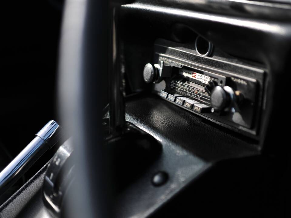 Image 30/39 of Jaguar E-Type V12 (1972)
