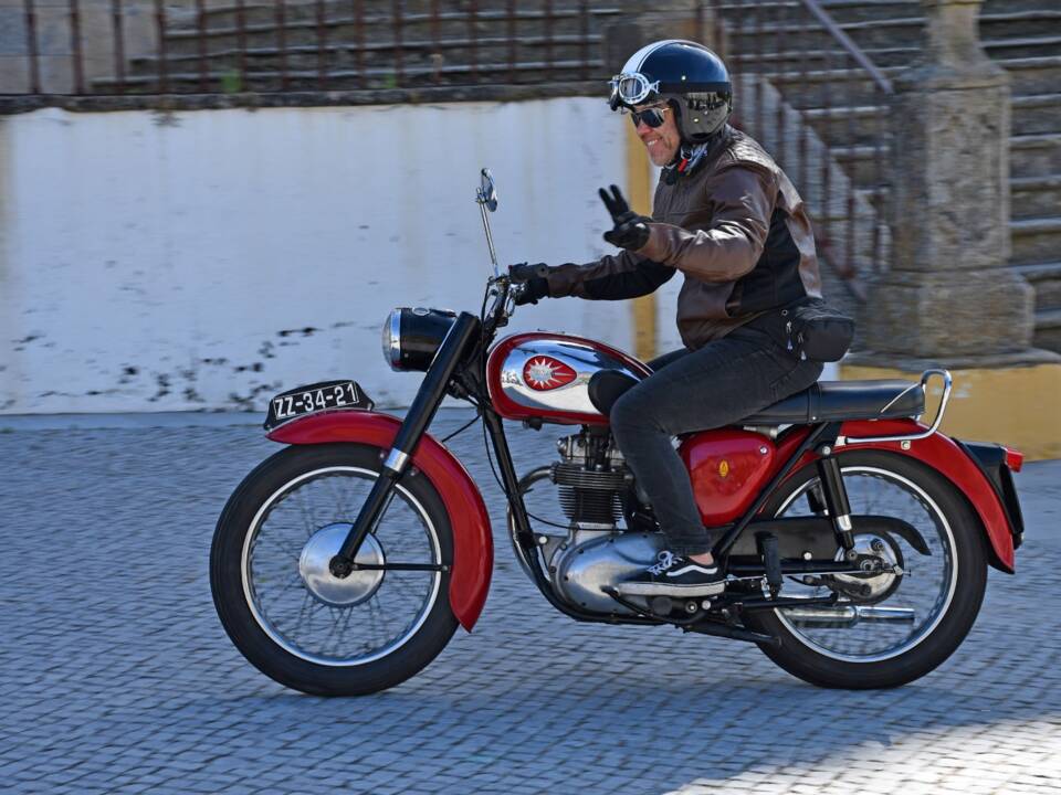 Image 45/51 of BSA B 44 (1966)
