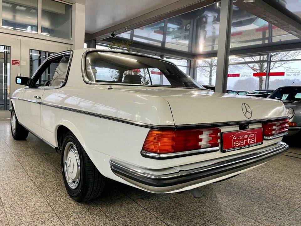 Imagen 6/20 de Mercedes-Benz 230 CE (1982)