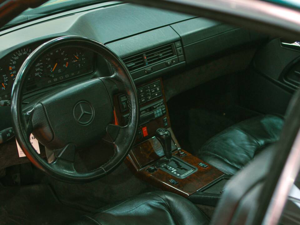 Image 37/50 of Mercedes-Benz SL 320 (1995)