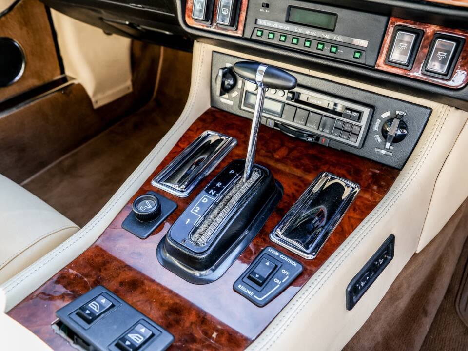 Image 33/43 of Jaguar XJS 5.3 V12 (1988)