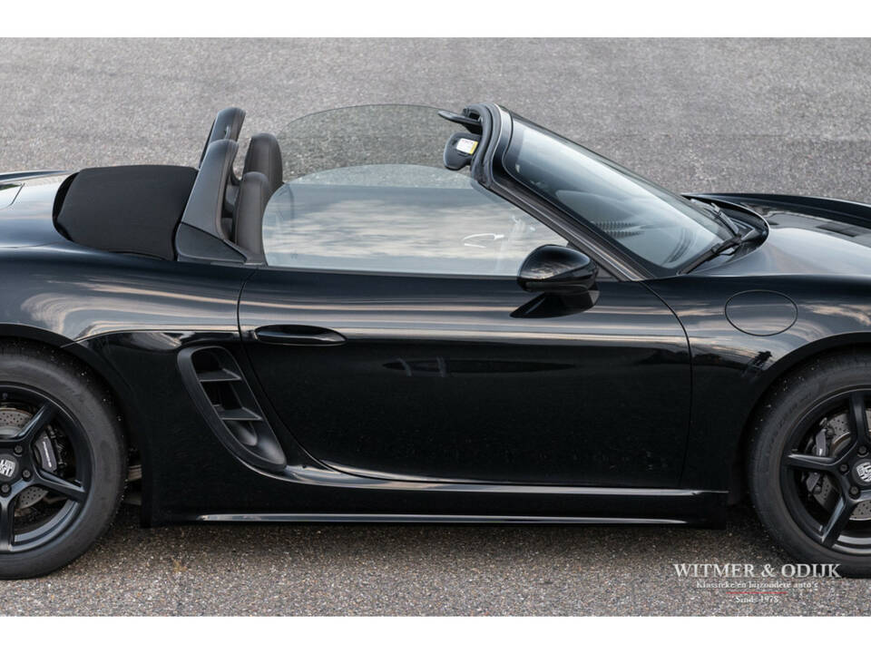 Image 19/30 of Porsche 718 Boxster (2016)
