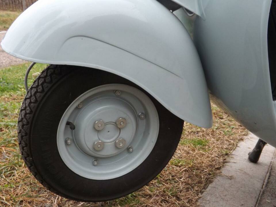 Image 11/50 de Piaggio Vespa 125 (1961)