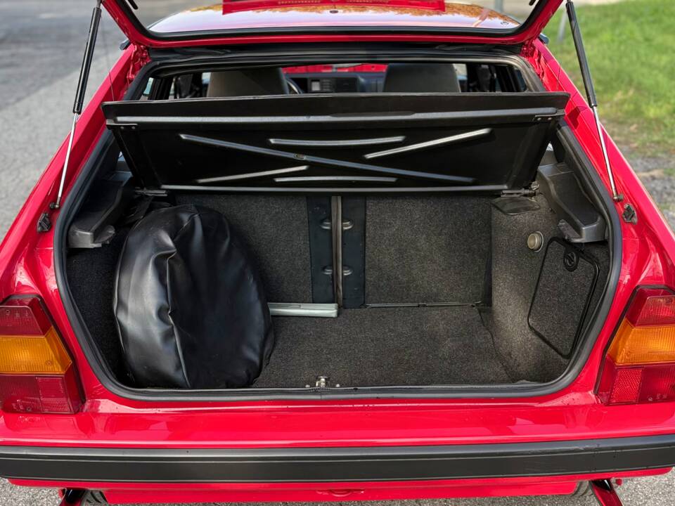 Afbeelding 10/11 van Lancia Delta HF Turbo (1986)