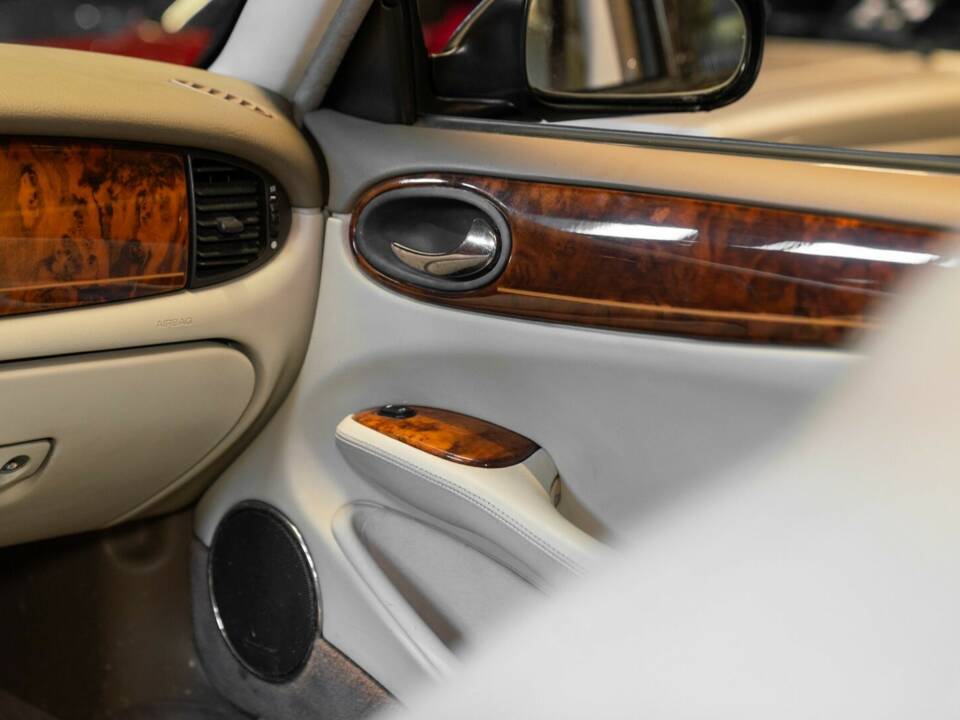 Bild 32/50 von Daimler Super V8 (1997)