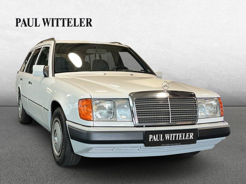Imagen 3/22 de Mercedes-Benz 220 TE (1993)