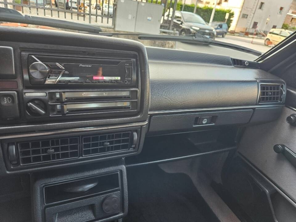 Bild 30/91 von Volkswagen Golf II 1.6 (1990)