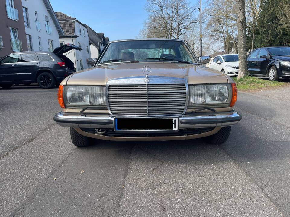 Image 2/20 de Mercedes-Benz 280 CE (1981)