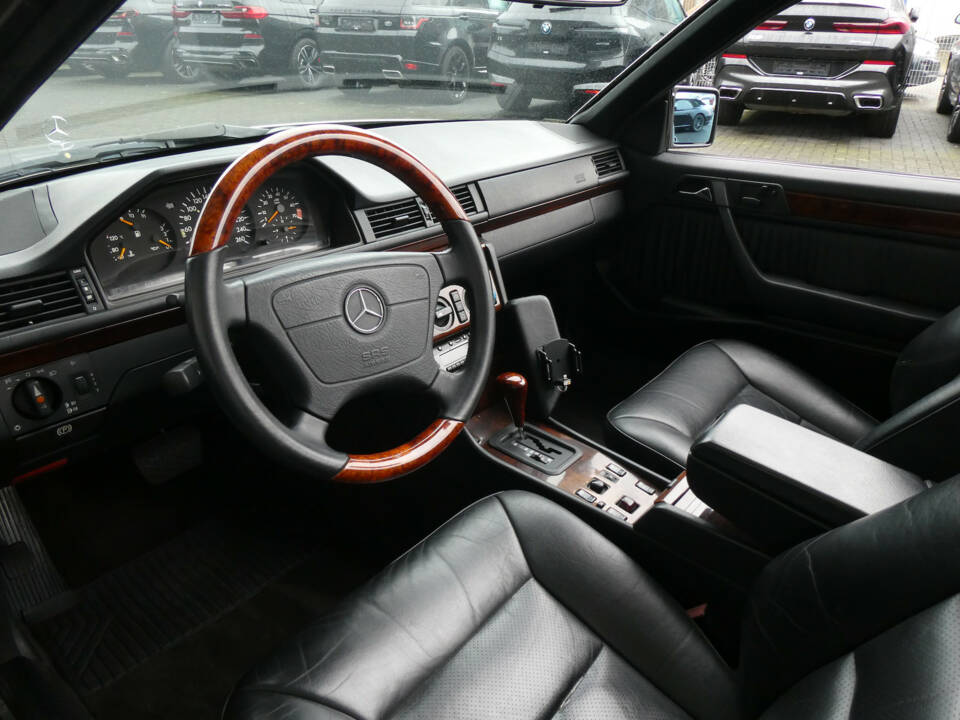 Bild 9/23 von Mercedes-Benz E 320 (1996)