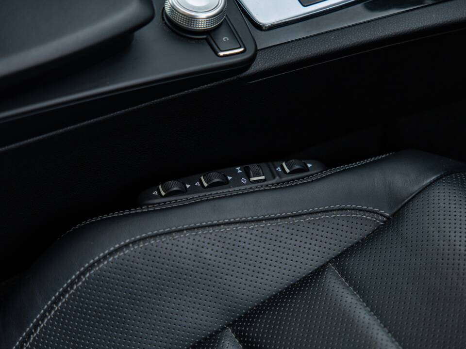 Bild 37/44 von Mercedes-Benz E 500 (2010)