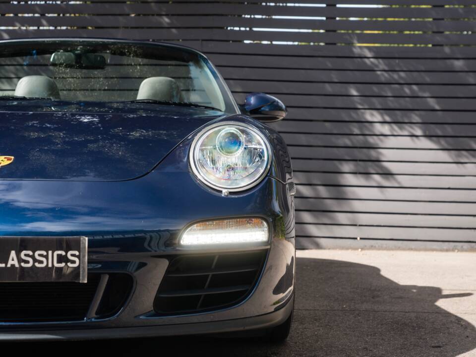 Image 15/54 of Porsche 911 Carrera GTS (2011)