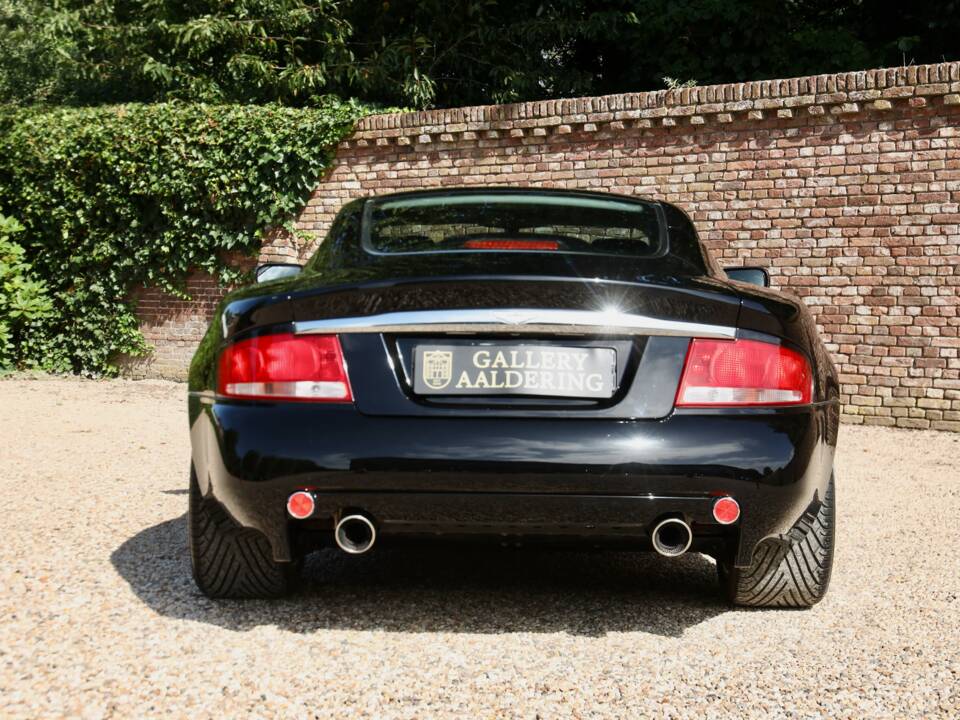 Image 6/50 of Aston Martin V12 Vanquish (2002)