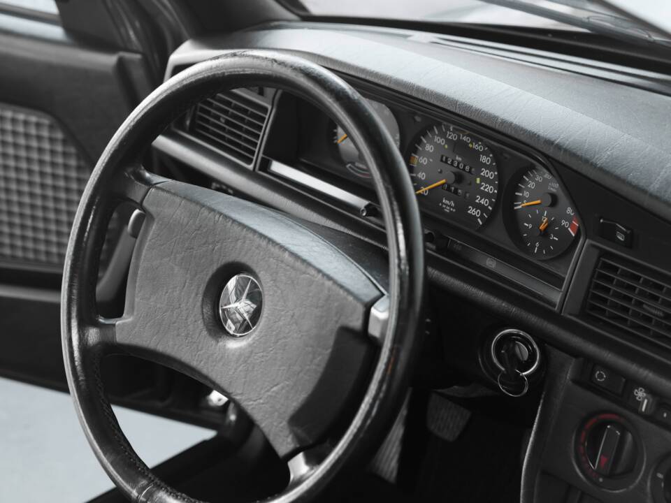 Imagen 40/50 de Mercedes-Benz 190 E 2.5-16 Evolution II (1990)