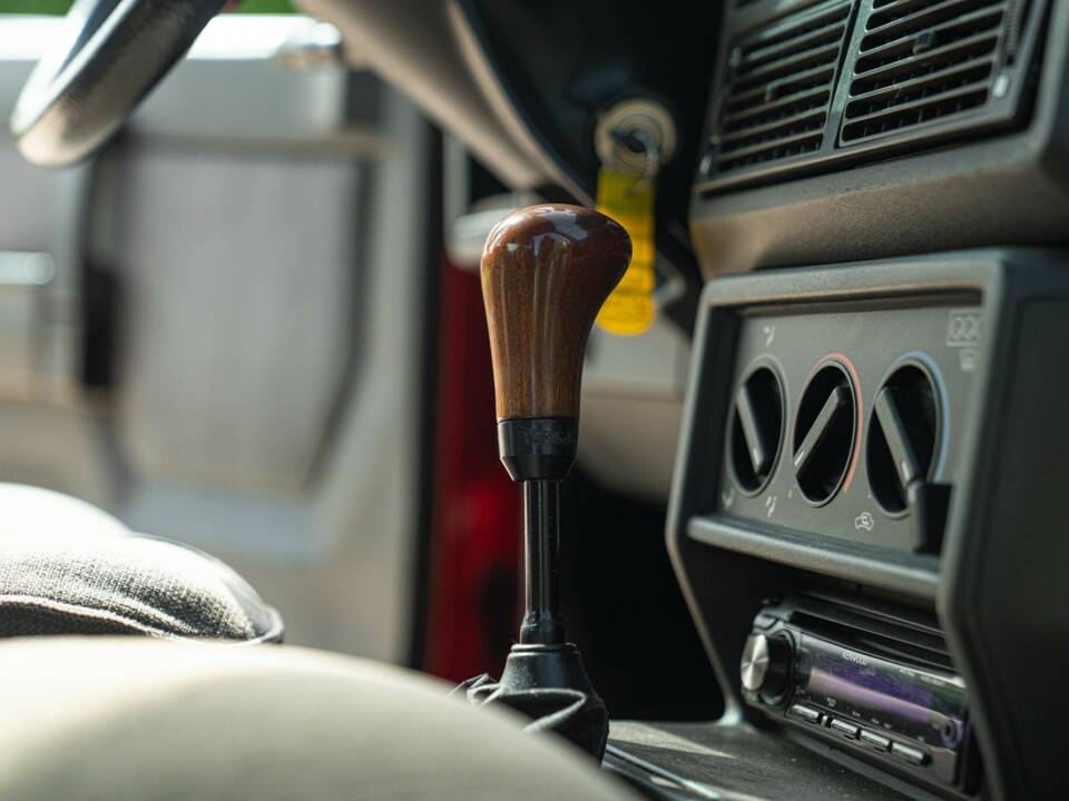 Image 42/47 of Alfa Romeo 75 1.6 (1991)