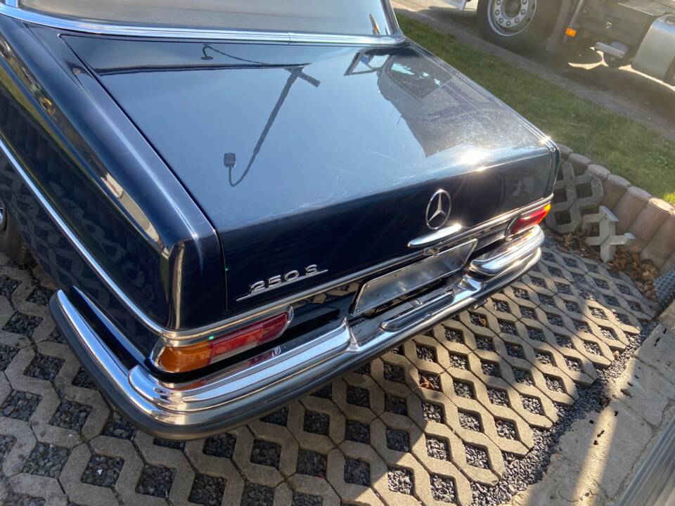Image 30/52 of Mercedes-Benz 250 S (1967)