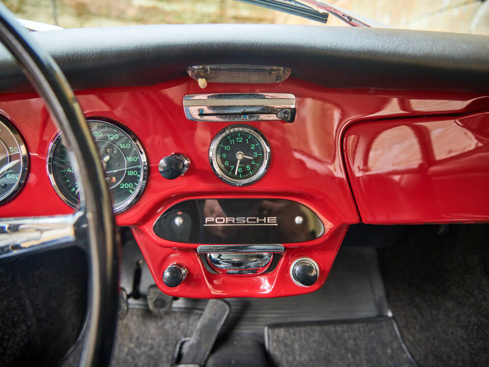 Image 28/34 of Porsche 356 C 1600 (1964)