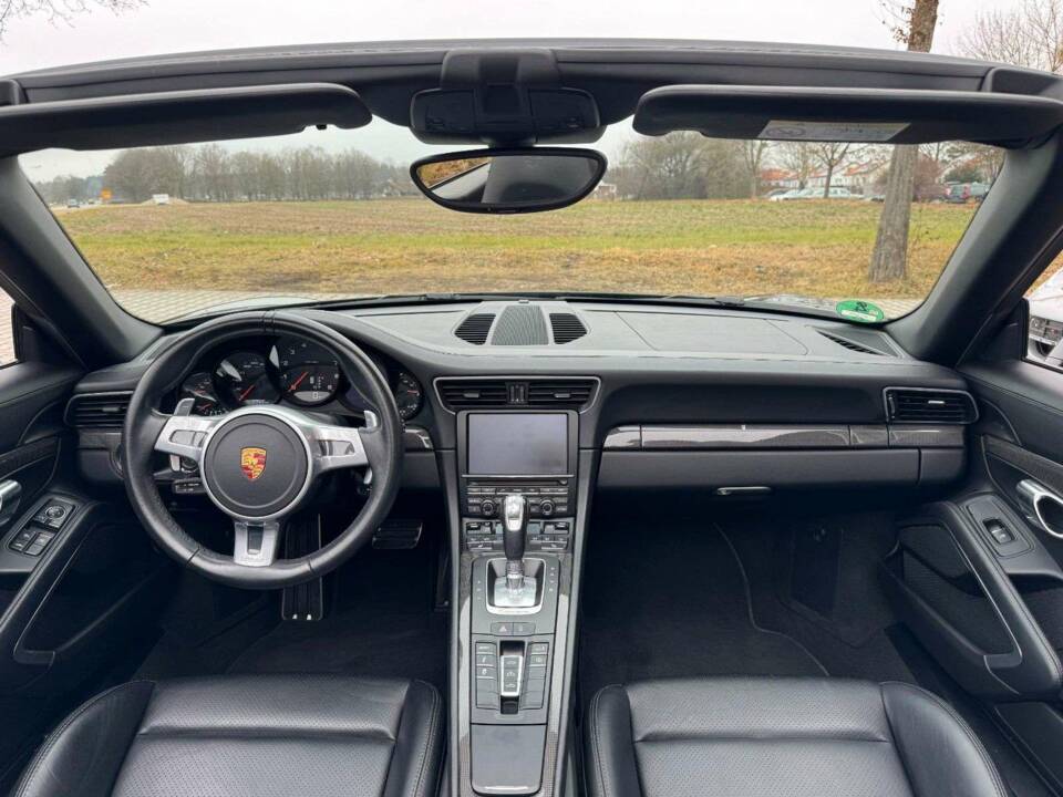 Image 13/19 of Porsche 911 Carrera (2015)