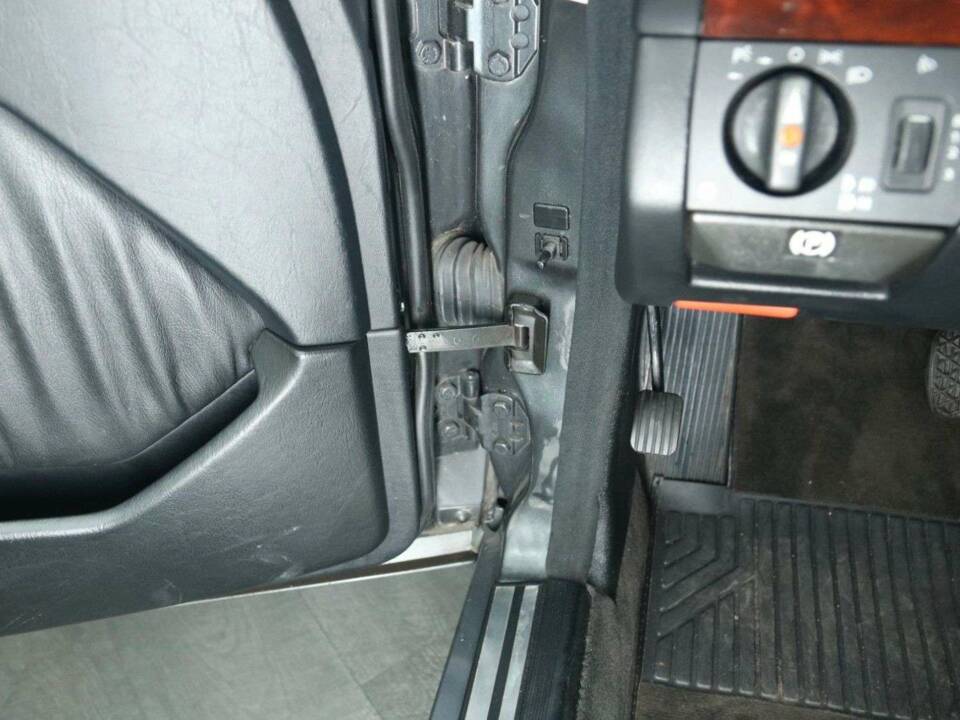Bild 11/50 von Mercedes-Benz 300 CE-24 3.4 AMG (1993)