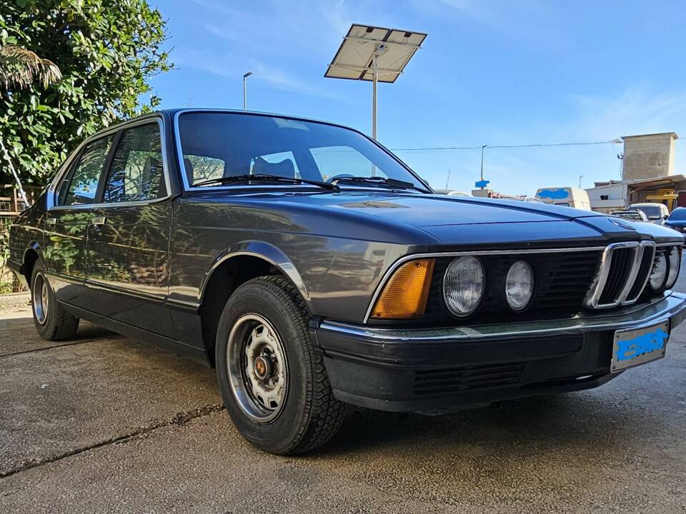 Image 2/100 of BMW 728i (1983)