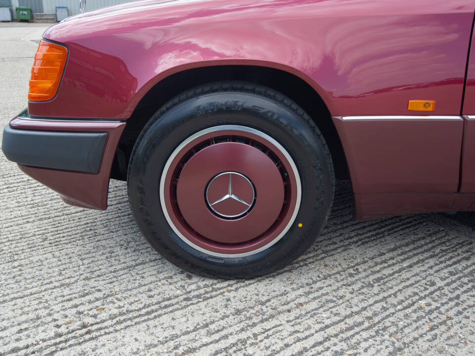 Bild 20/23 von Mercedes-Benz 200 E-16 (1993)