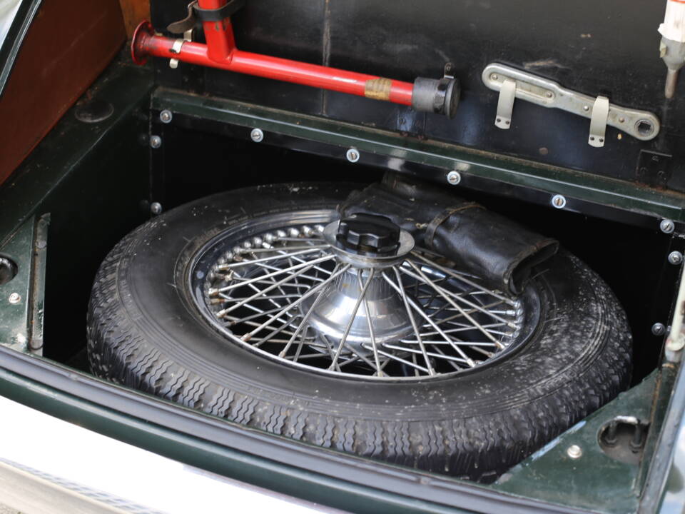 Image 28/31 of Jaguar XK 150 3.4 S OTS (1958)