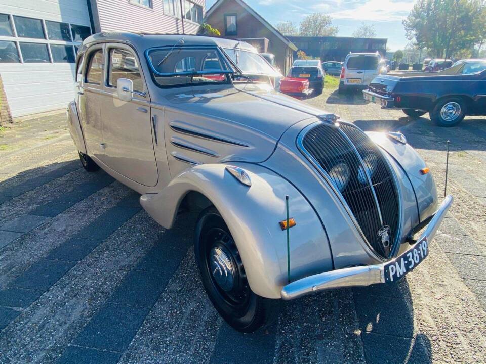 Image 18/50 of Peugeot 402 B (1938)