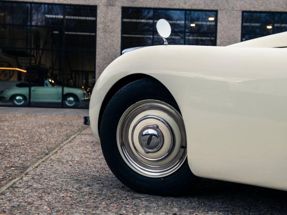 Image 37/45 of Jaguar XK 120 OTS (1950)