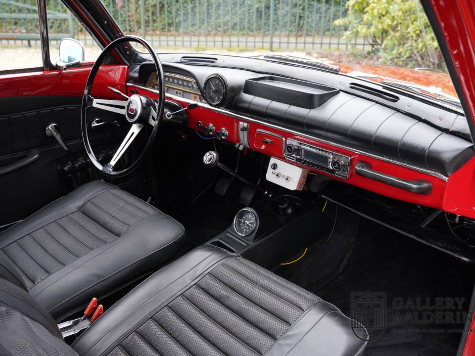 Image 28/50 of Volvo P 123 GT (1967)
