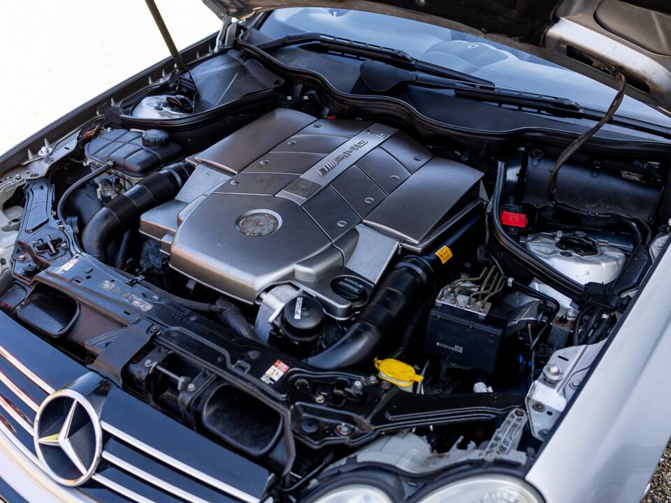Image 44/50 of Mercedes-Benz CLK 55 AMG (2003)