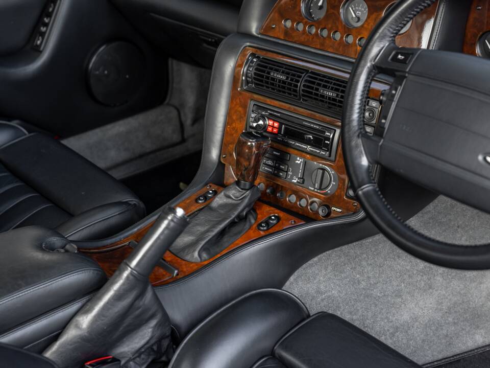 Imagen 36/58 de Aston Martin V8 Coupé (1997)