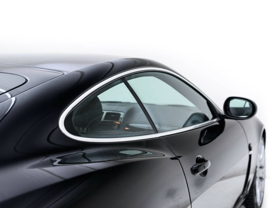 Image 27/37 of Jaguar XKR (2008)