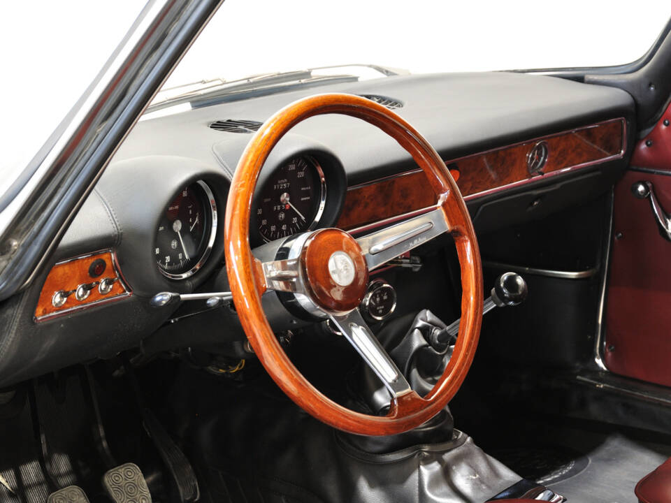 Bild 19/30 von Alfa Romeo Giulia 1300 GT Junior (1971)