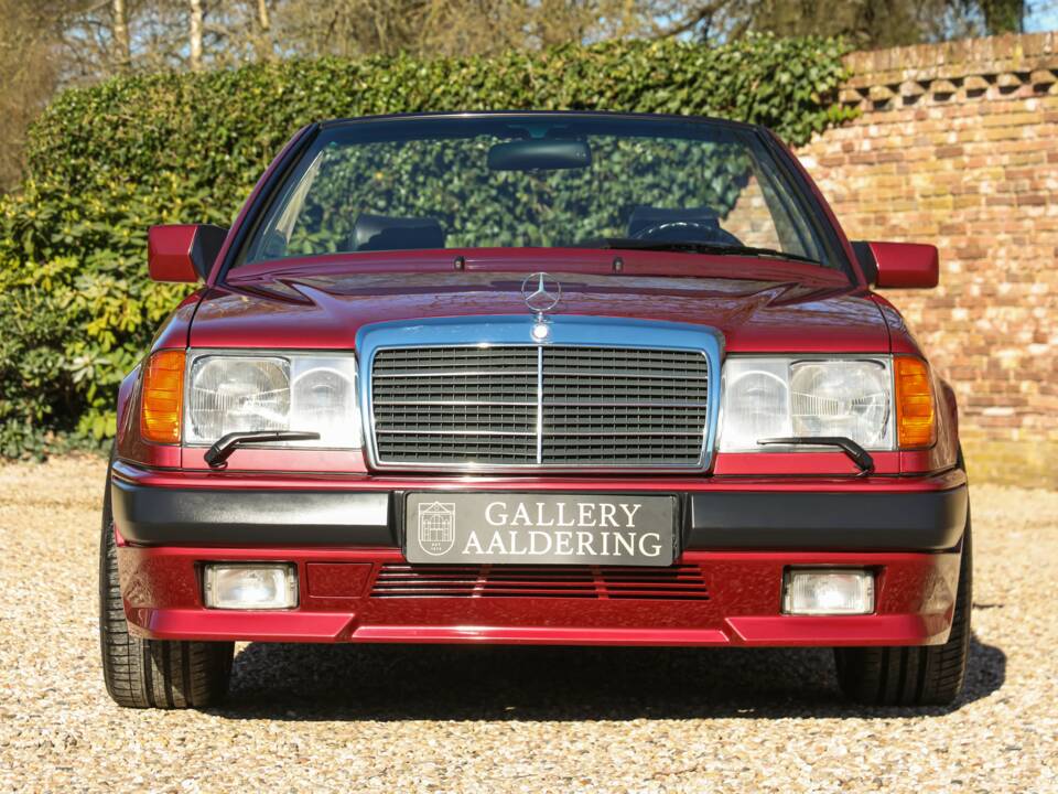 Immagine 49/50 di Mercedes-Benz 300 CE-24 3.4 AMG (1993)