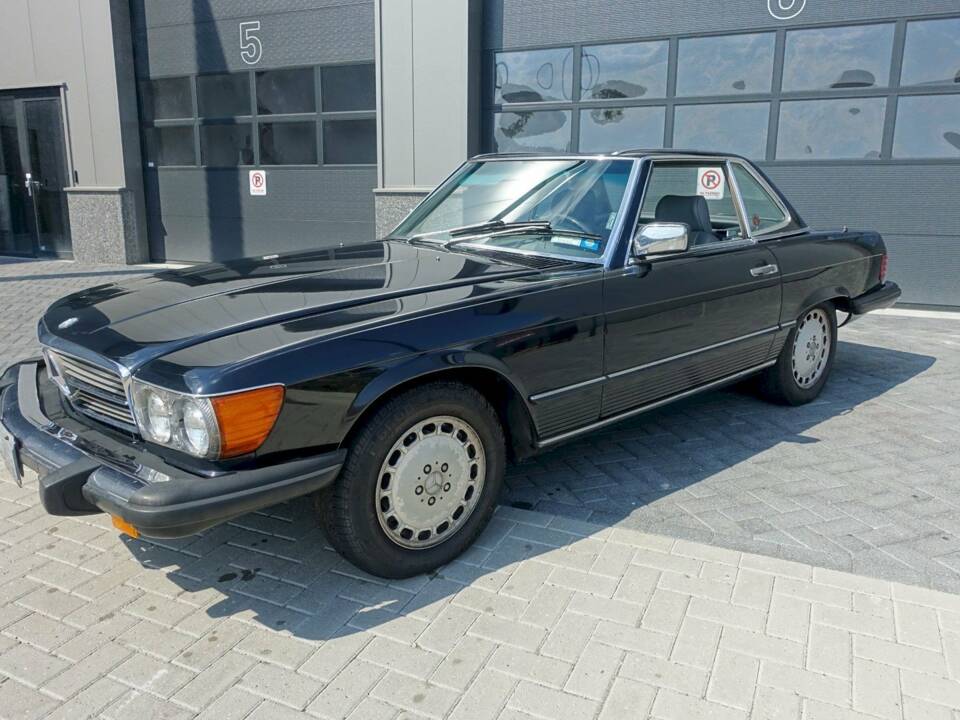 Immagine 1/34 di Mercedes-Benz 560 SL (1987)