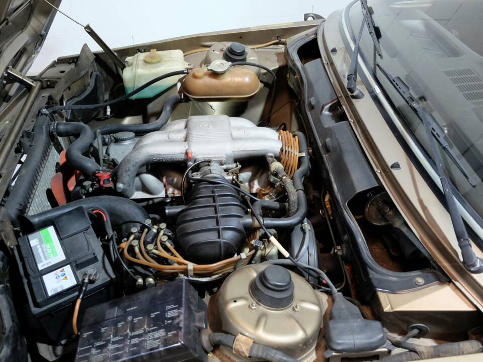 Bild 24/25 von BMW 323i (1983)