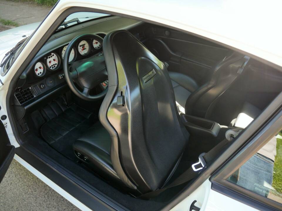 Image 29/42 of Porsche 911 Carrera (1900)