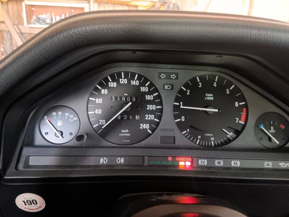 Image 12/21 of BMW 325i Touring (1989)