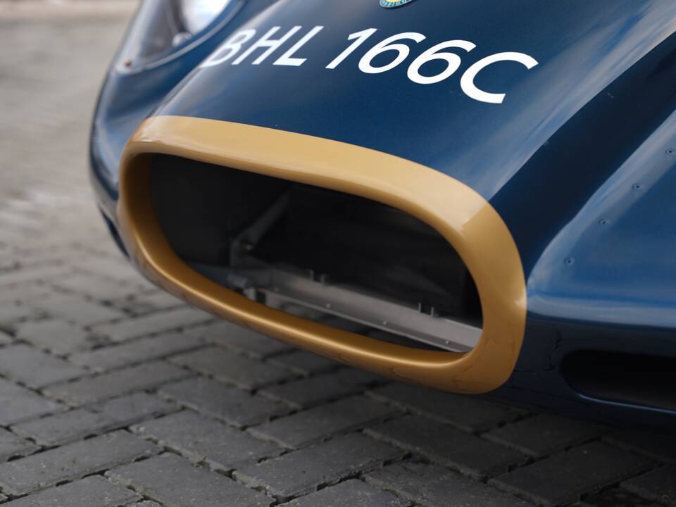Image 36/50 of Lister Knobbly (1958)